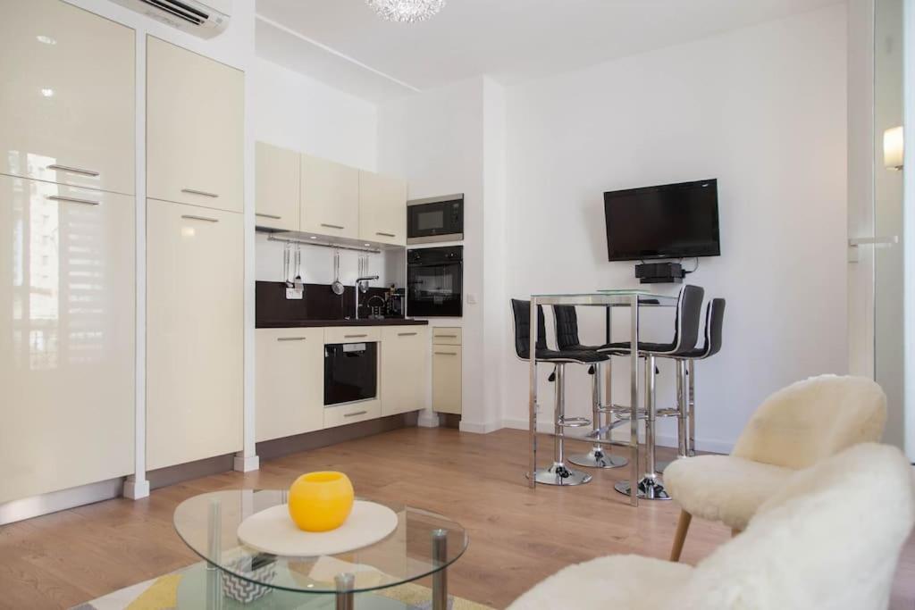 #28 1 Bdr Flat Ac Balcony Hper Central 10Mins To Beach & Old Town นีซ ภายนอก รูปภาพ